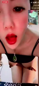 【雨哥原创】实拍跟骚货裸聊，对准骚逼就是射